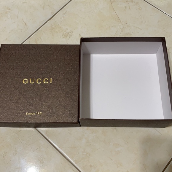 Small empty Gucci box and cloth bag in excellent condition. - Picture 2 of 3